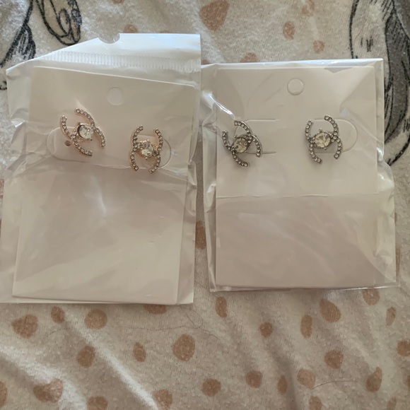 Jewelry - Earrings 1 rose gold 1 silver
